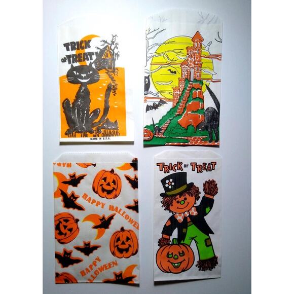 Halloween Candy Trick Or Treat Bags Lot of 4 Haunted Castle Scarecrow Cat Bats - Picture 1 of 3